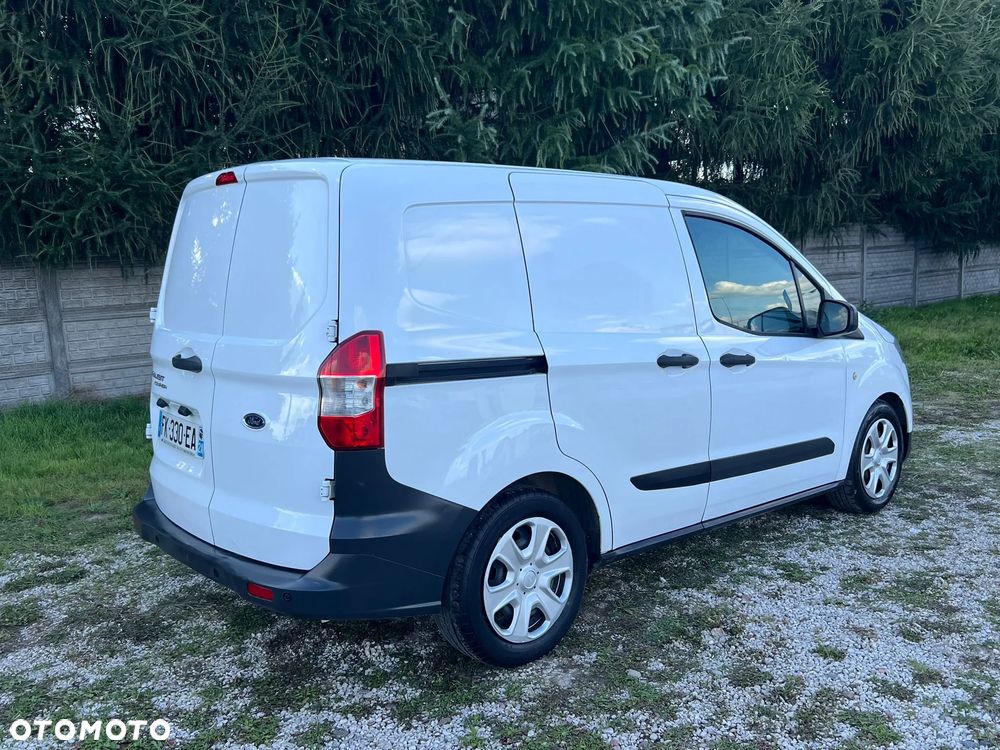 Ford Transit Courier - 27