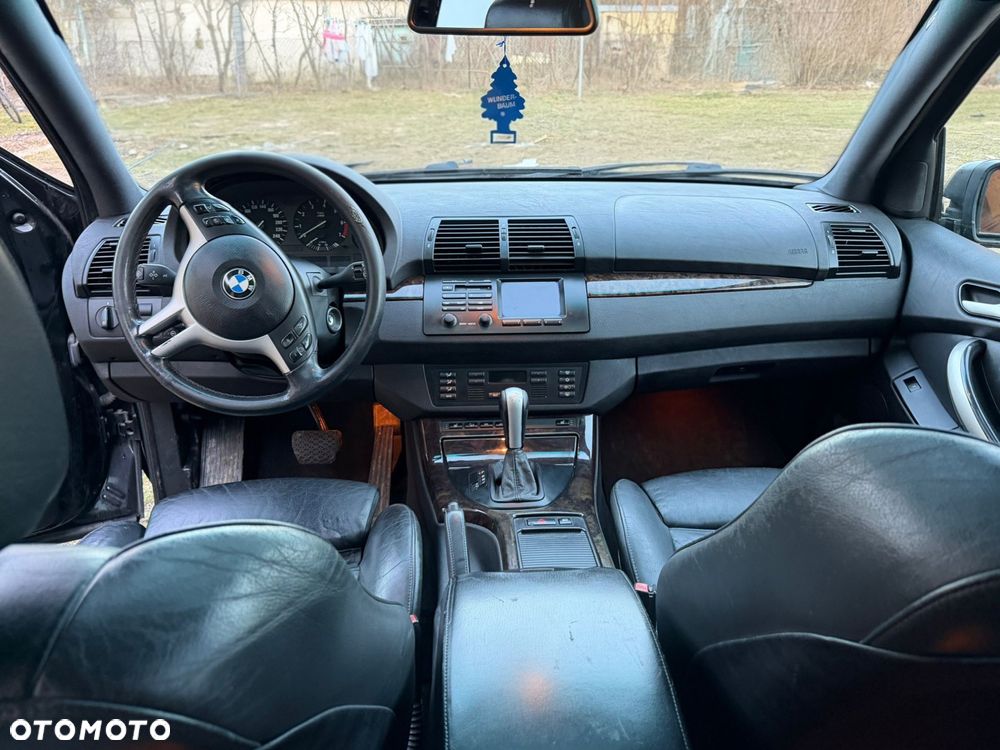 BMW X5 4.4i - 6