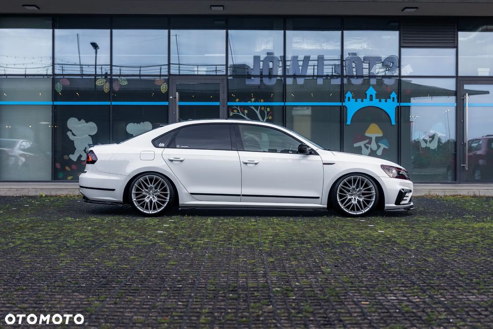 Volkswagen Passat - 11