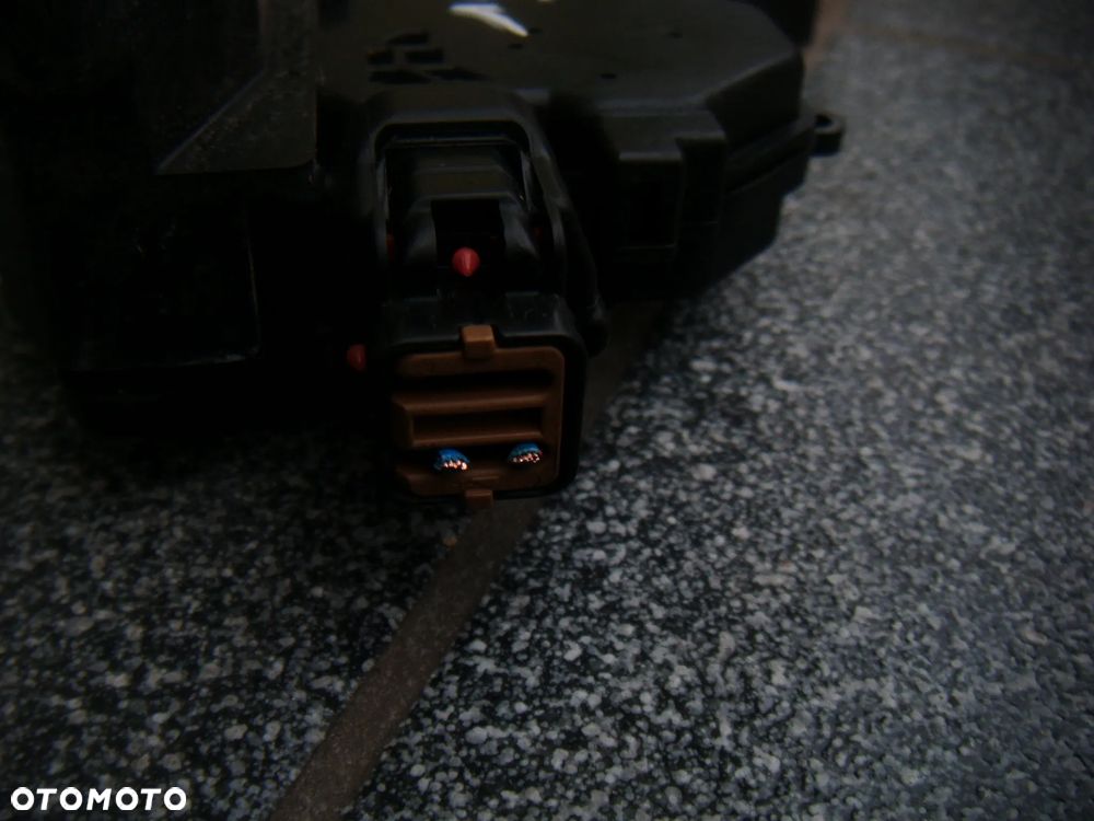 mitsubishi colt Z30 06r 5d zamek drzwi prawy przód 2 piny - 2