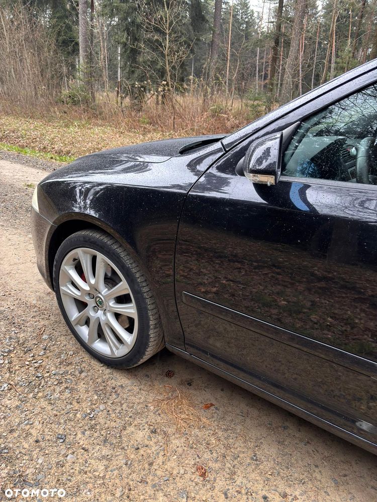Skoda Octavia 2.0 TDI CR DPF RS - 24
