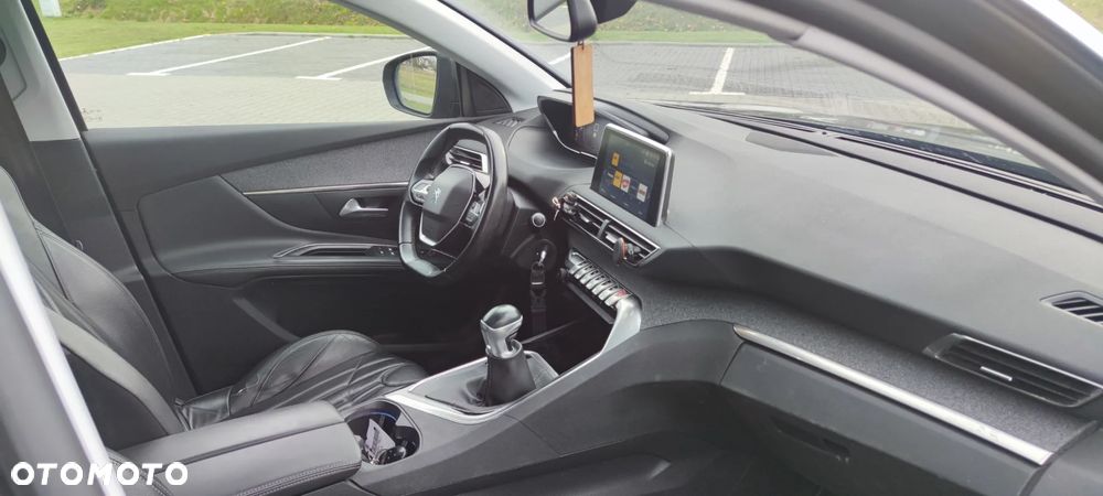 Peugeot 5008 1.2 PureTech Allure S&S - 9