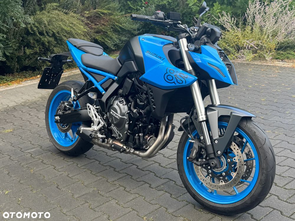 Suzuki GSX - 6
