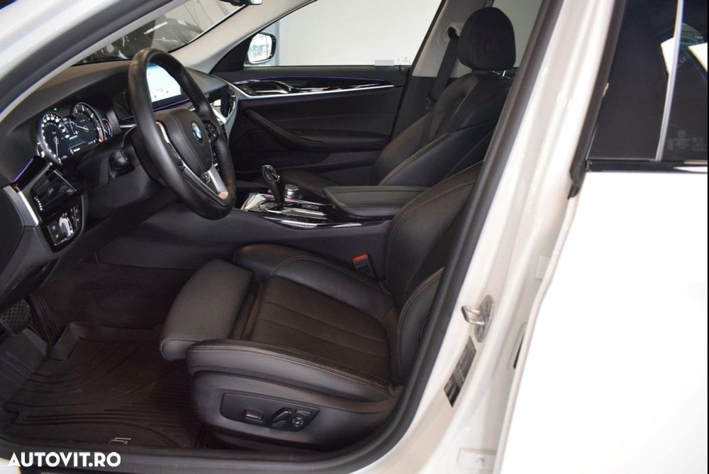 BMW Seria 5 520d xDrive Touring Aut. Sport Line - 7