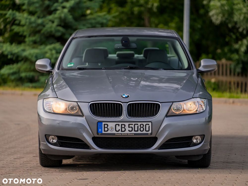 BMW Seria 3 318i Edition Exclusive - 4