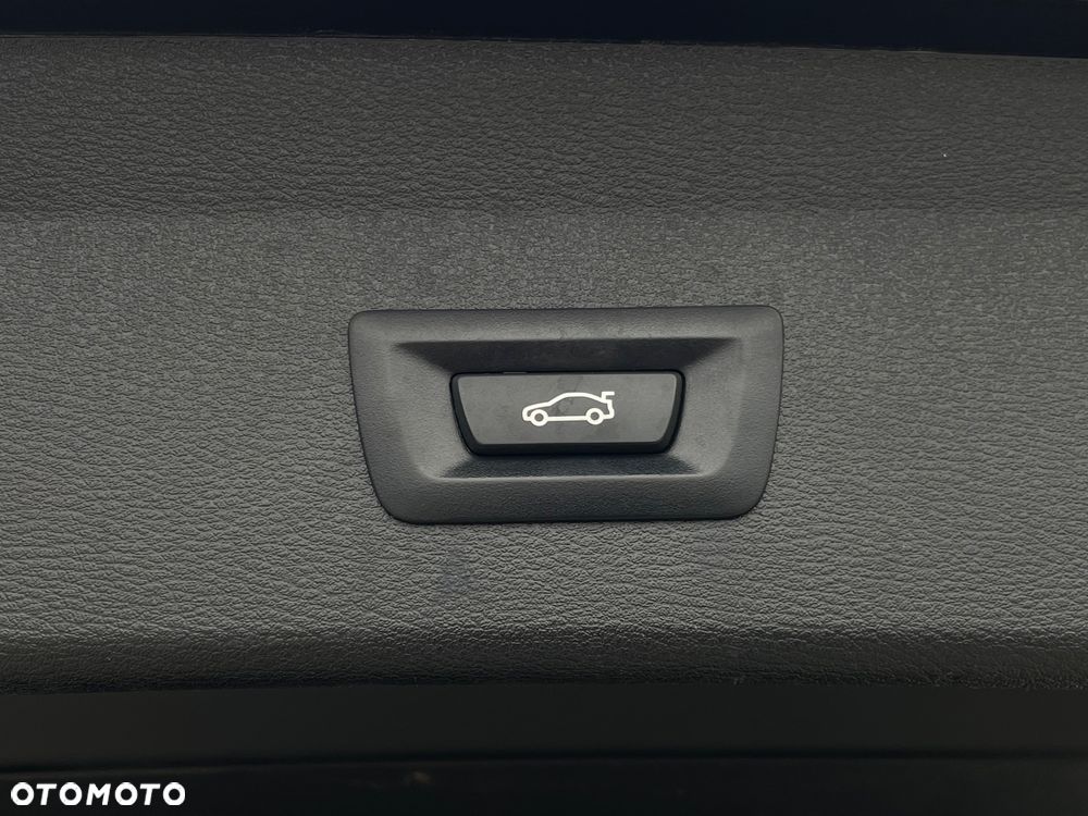 BMW X1 sDrive18i Sport Line - 18