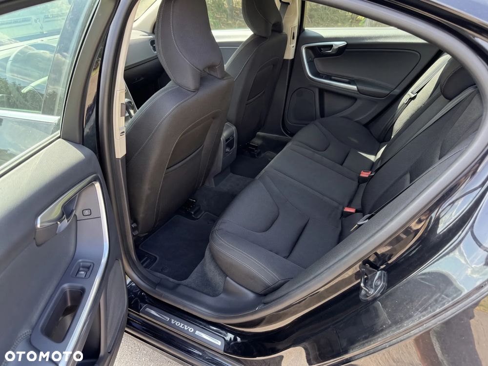 Volvo S60 D2 Momentum - 8