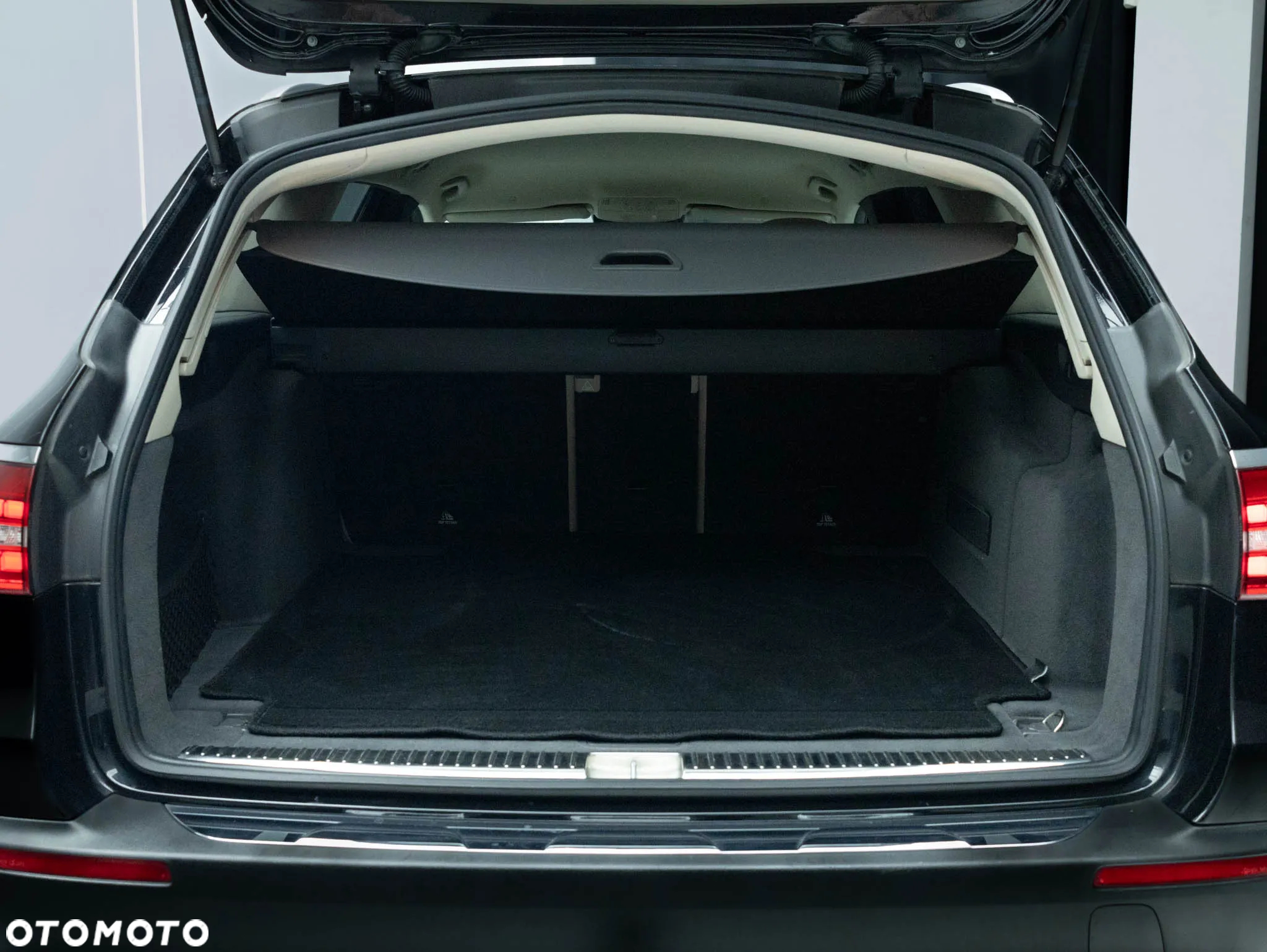 Mercedes-Benz Klasa E 220 d 4-Matic All-Terrain Avantgarde - 40