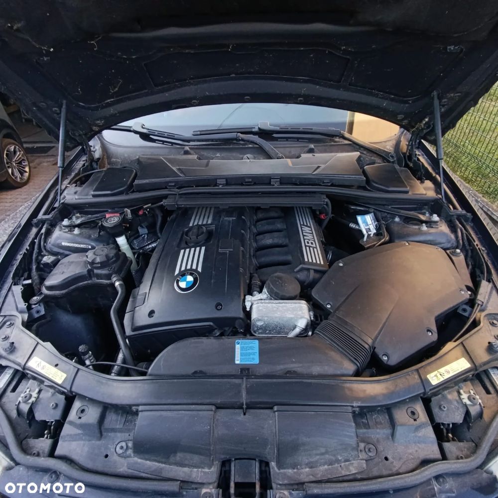 BMW Seria 3 330i - 9
