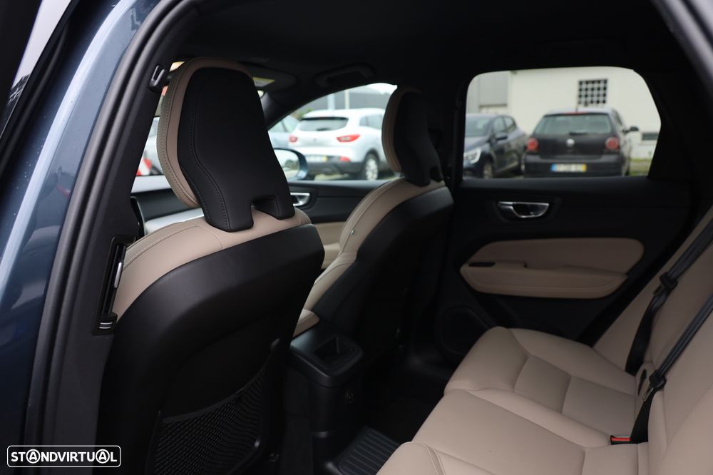 Volvo XC 60 2.0 T6 PHEV Core AWD - 11