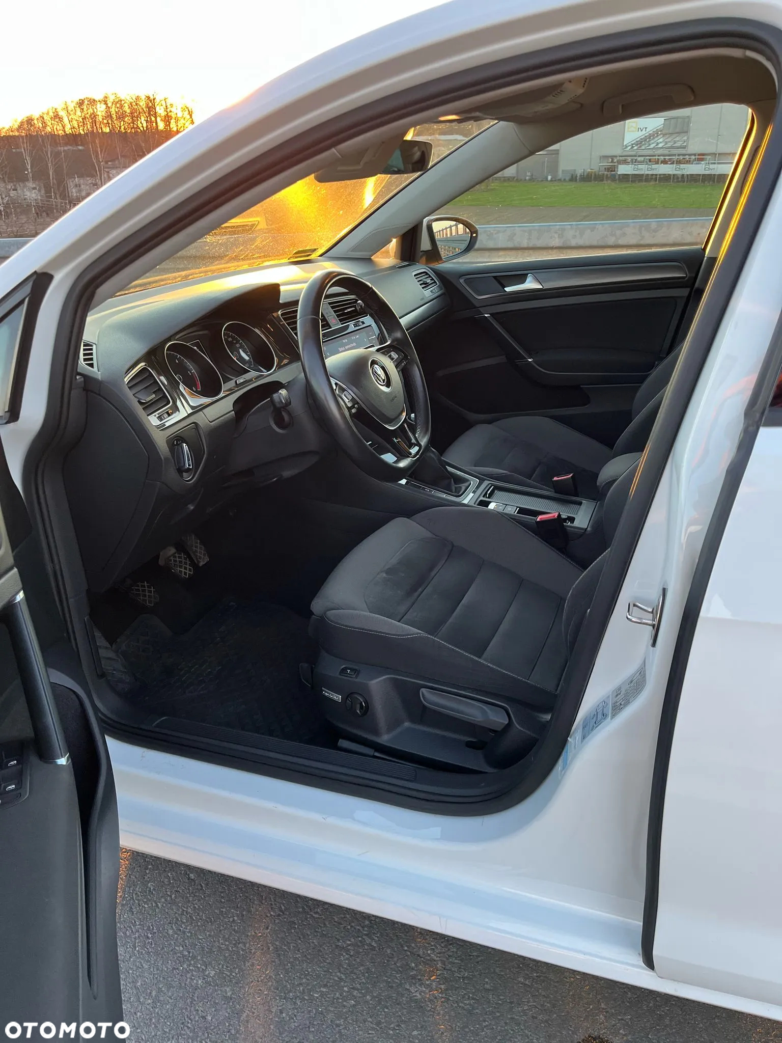 Volkswagen Golf VII 1.6 TDI BMT Comfortline - 8
