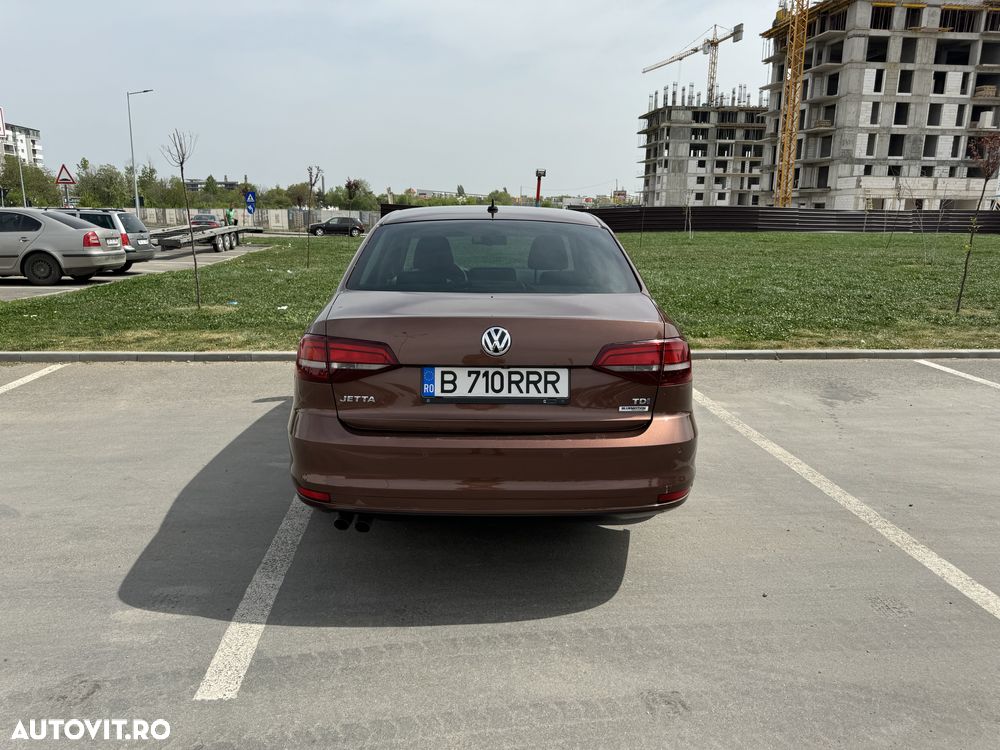 Volkswagen Jetta 2.0 TDI DSG Comfortline - 3
