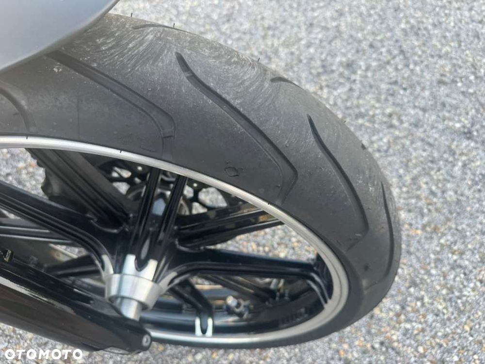 Harley-Davidson Softail Breakout - 12