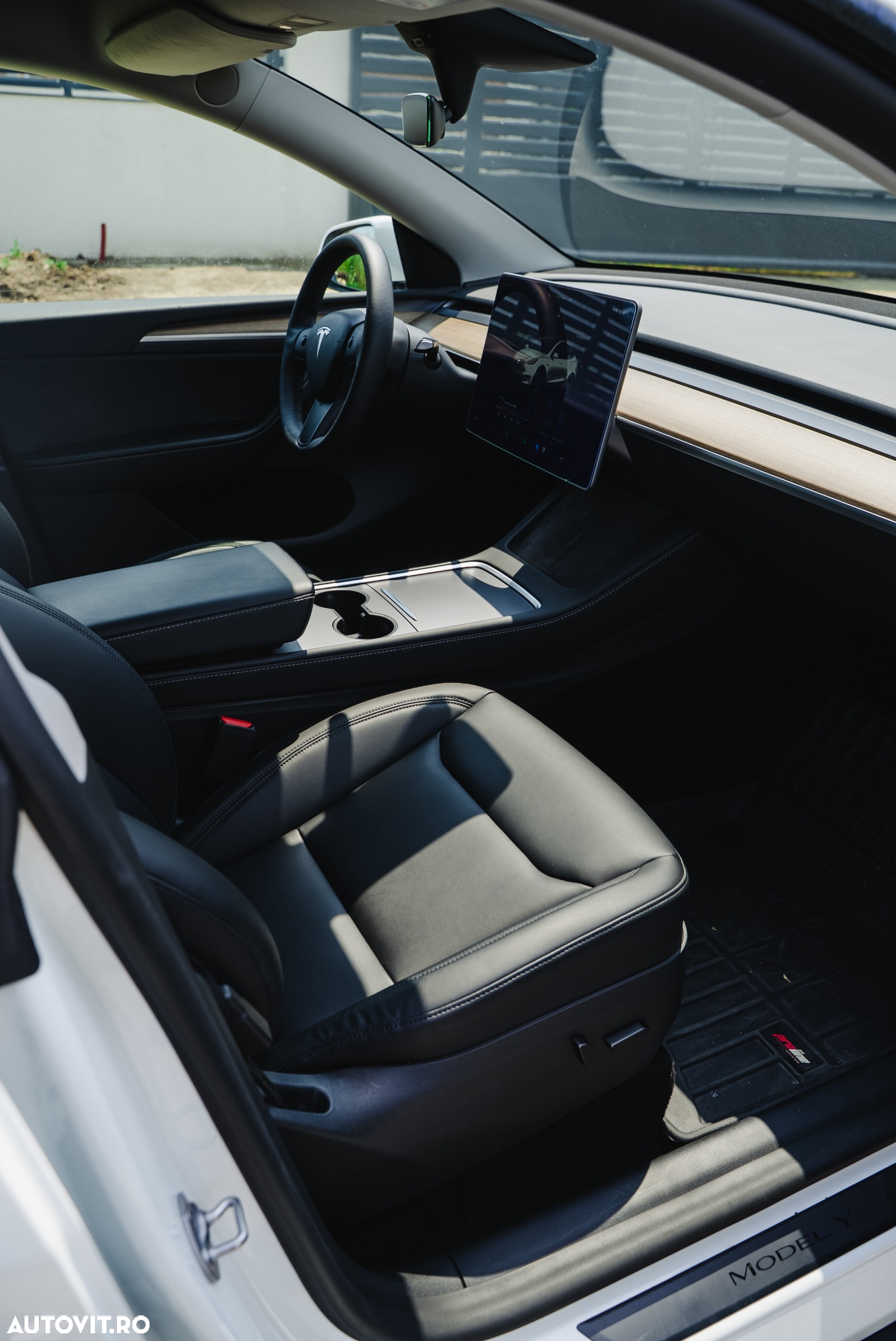 Tesla Model Y AWD Long Range - 34