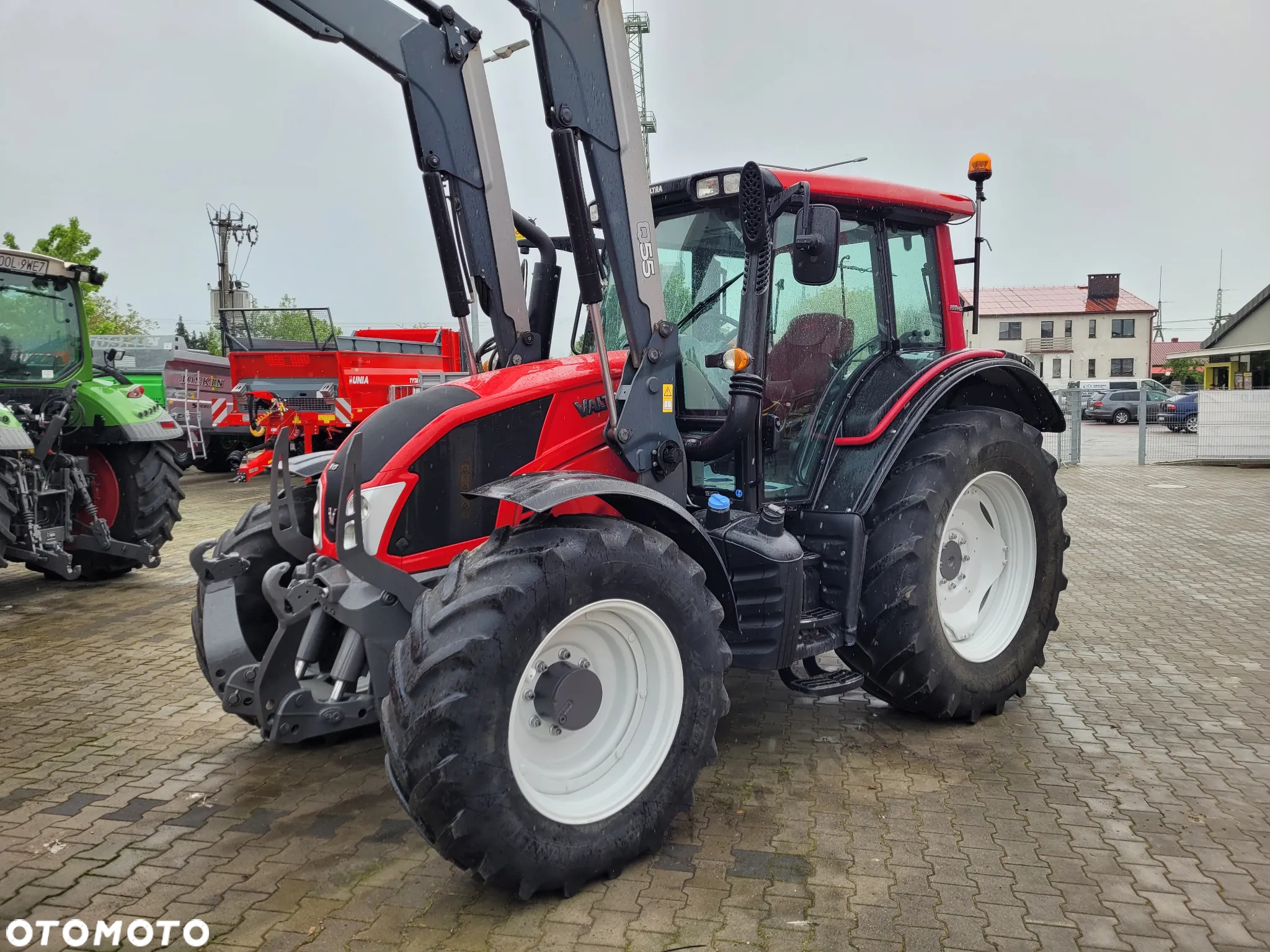 Valtra N123 HiTech ładowacz QUICKE - 10