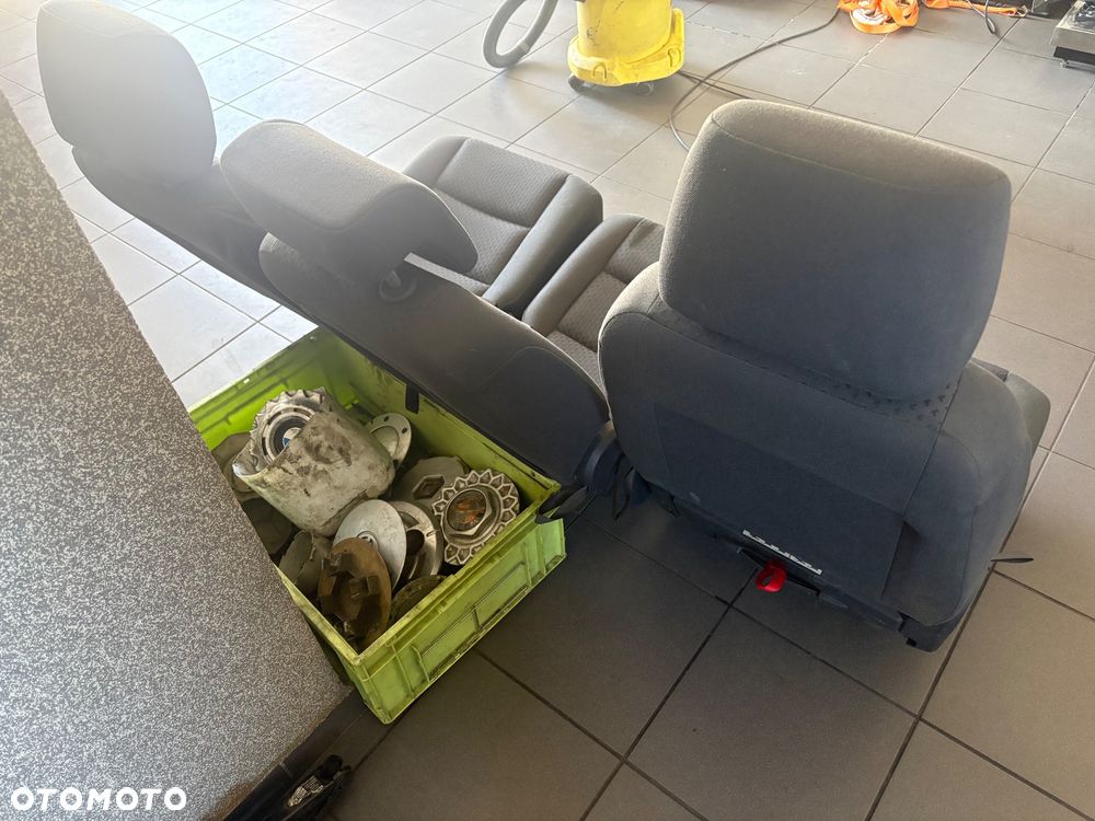 Tylne fotele VW Touran T1 - 5