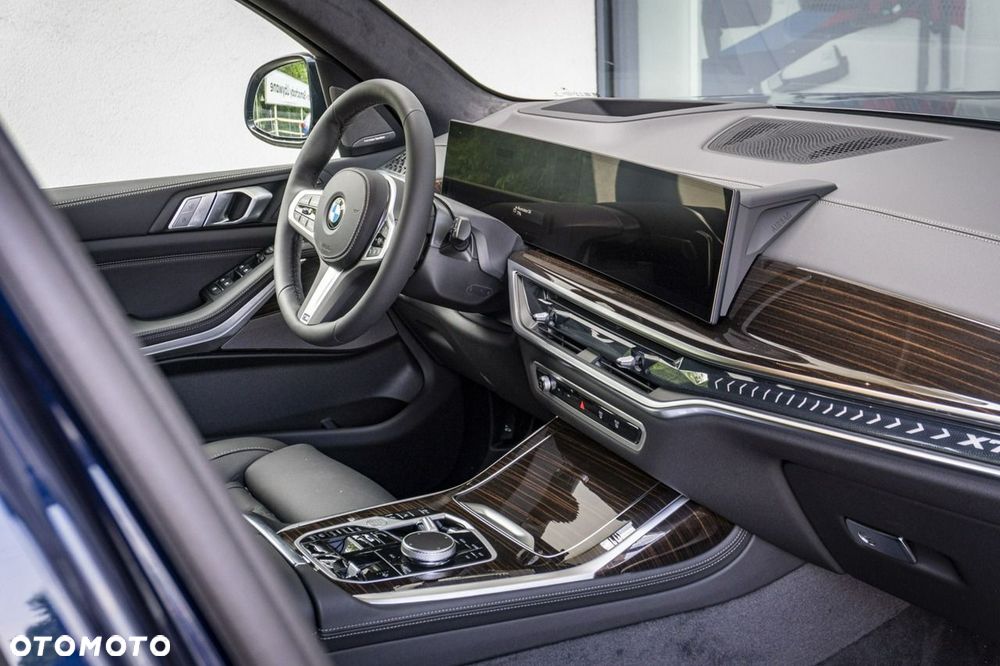 BMW X7 - 25