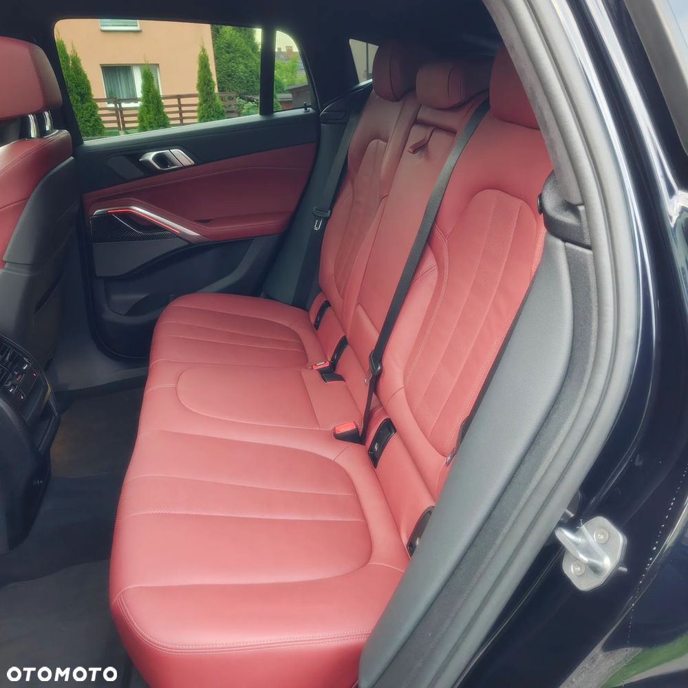 BMW X6 M50i - 12