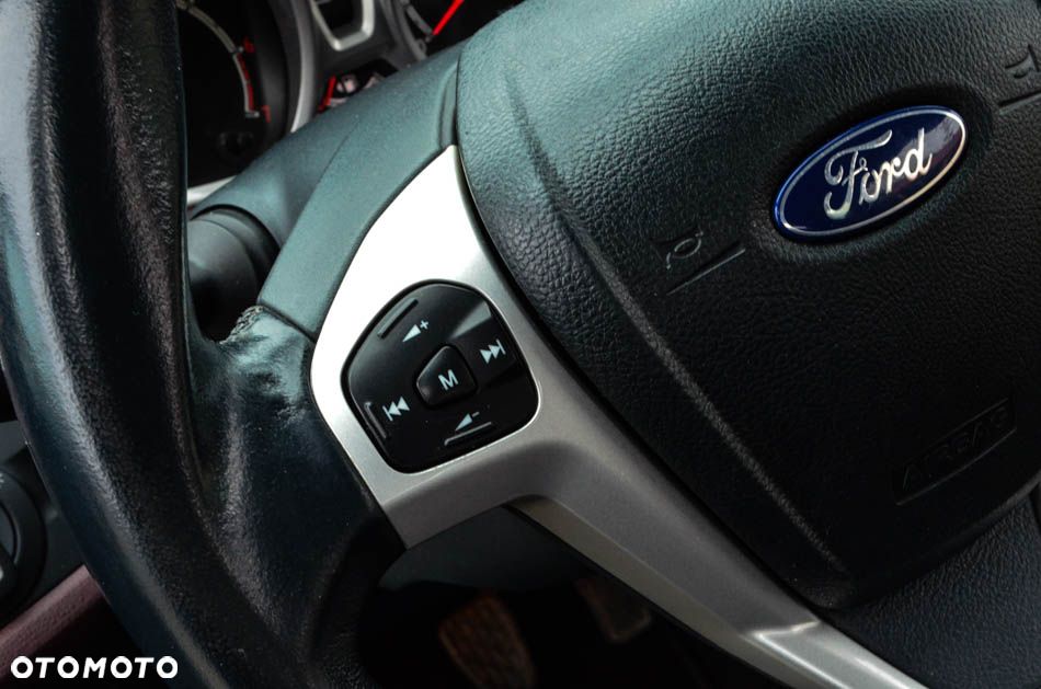 Ford Fiesta 1.25 Champions Edition - 32