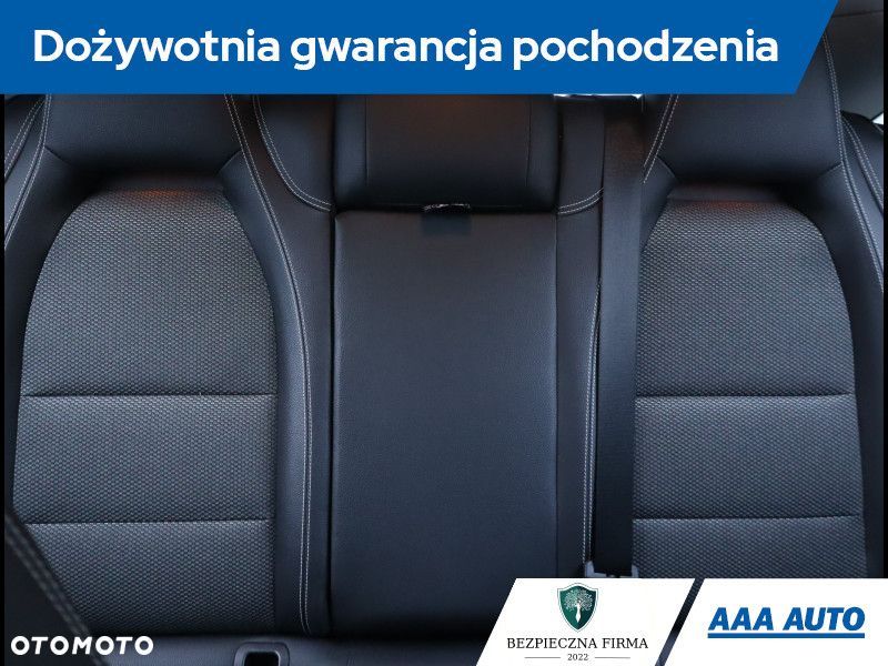 Mercedes-Benz CLA - 12