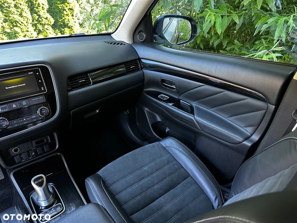 Mitsubishi Outlander Intense + - 23