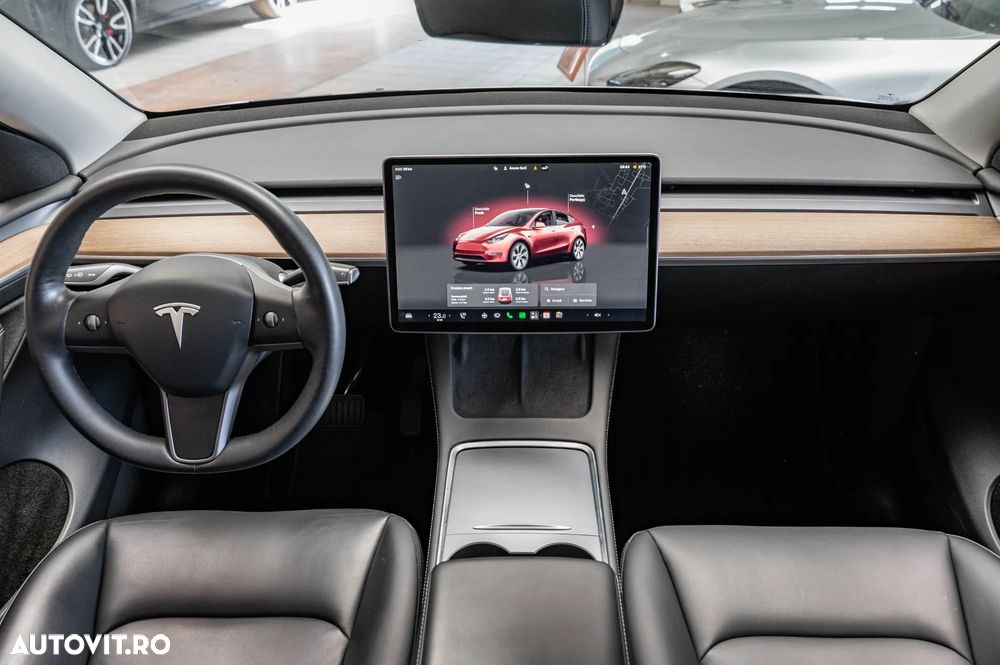 Tesla Model Y - 5