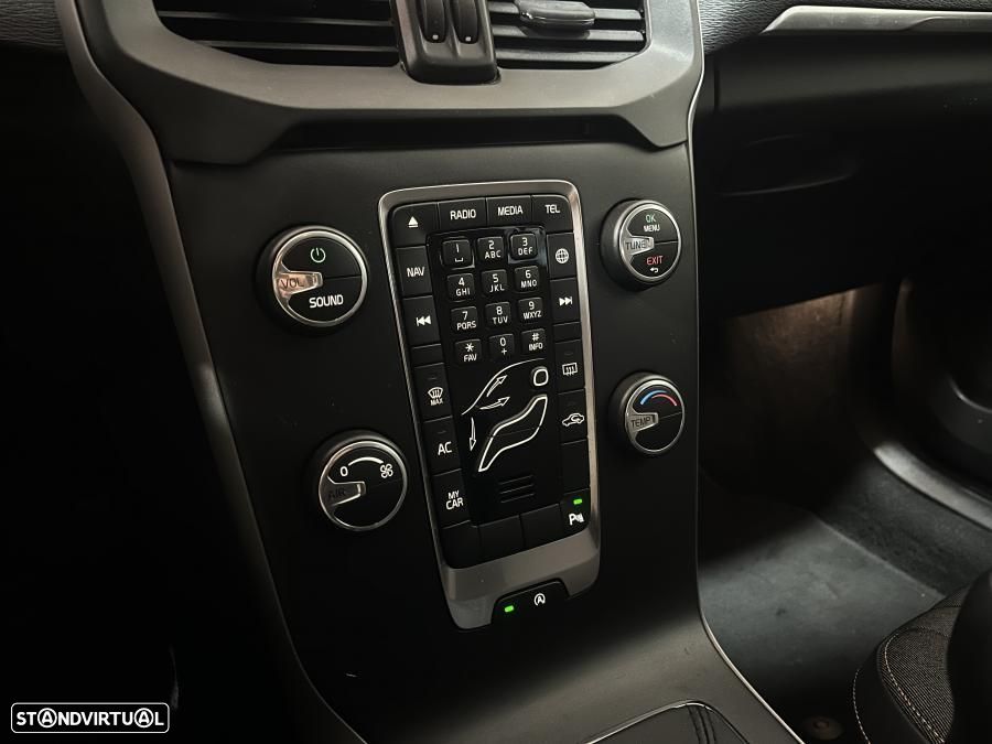 Volvo V40 Cross Country 2.0 D3 Summum - 16