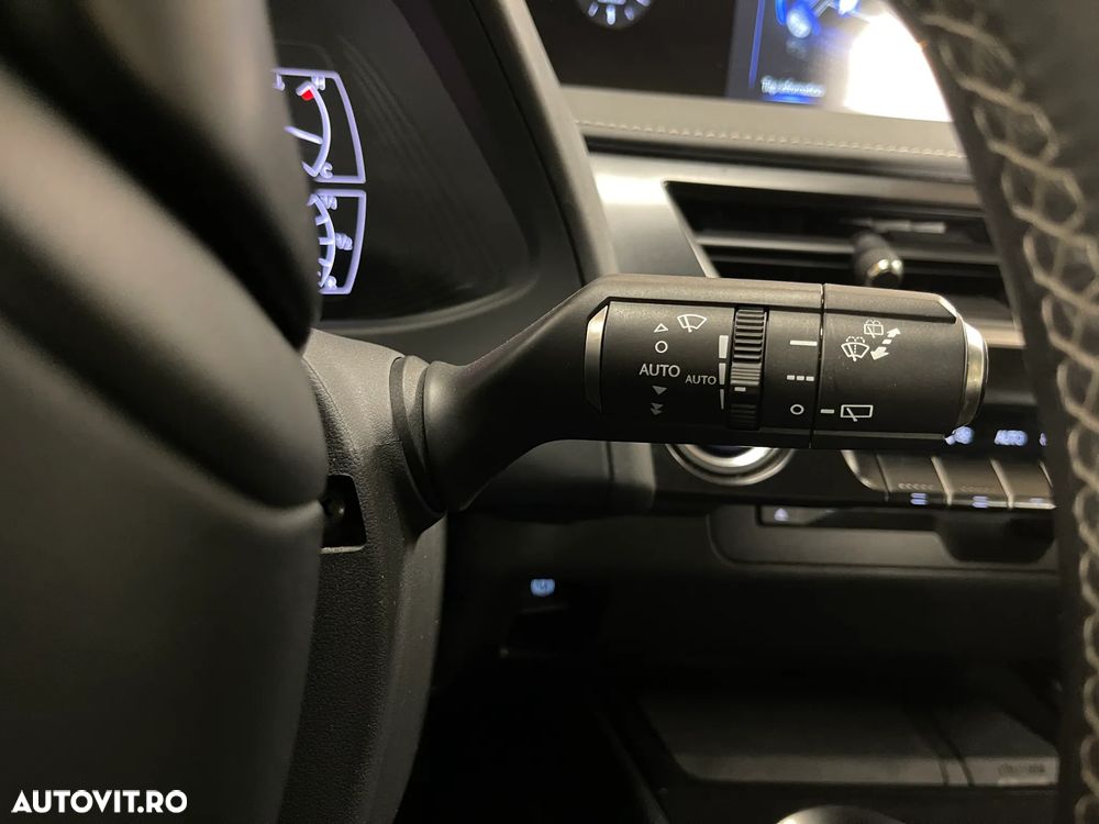 Lexus UX 250h Business Edition - 23