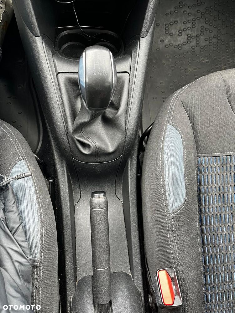 Peugeot 208 - 25