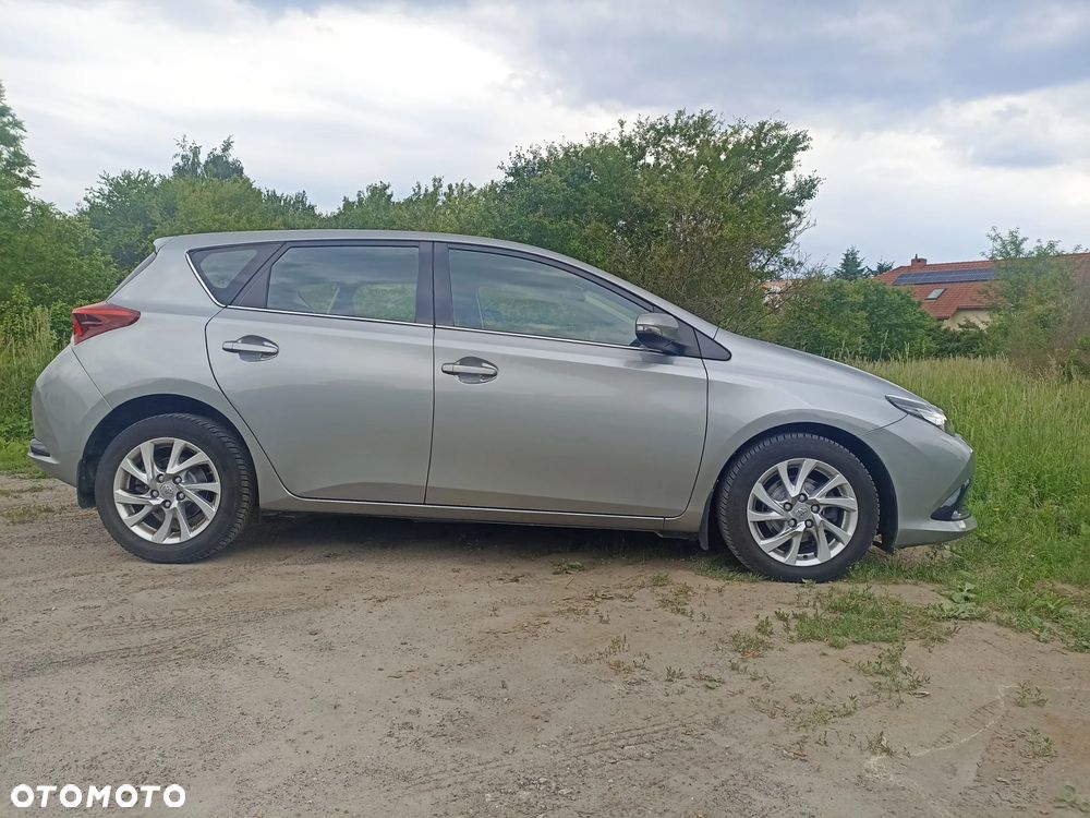 Toyota Auris 1.6 Premium - 3