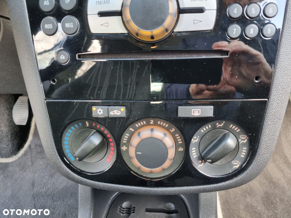 Opel Corsa 1.4 16V Innovation - 23