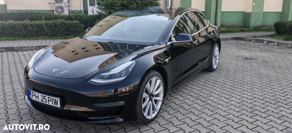 Tesla Model 3 - 1