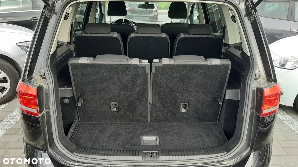 Volkswagen Touran - 23