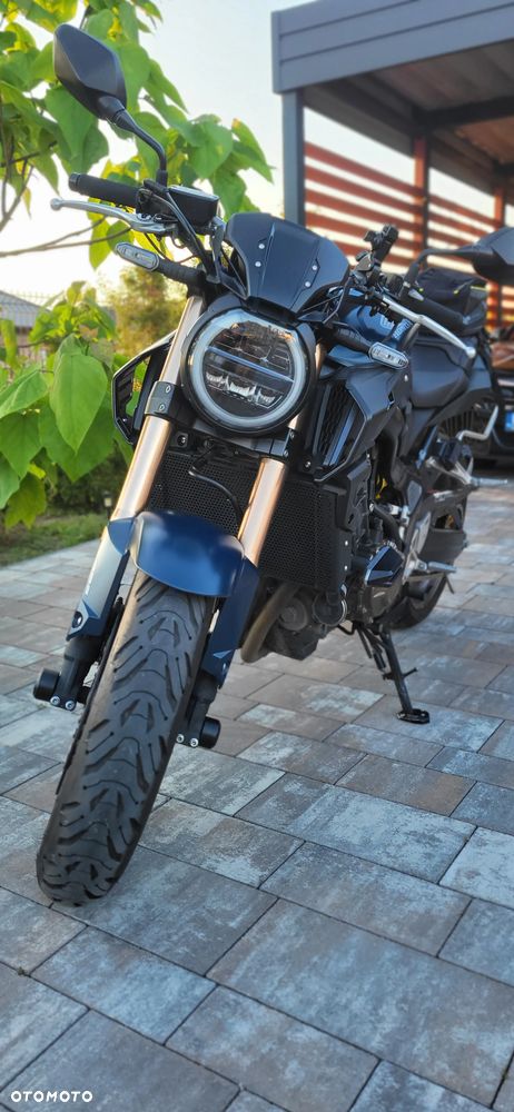 Honda CB - 12