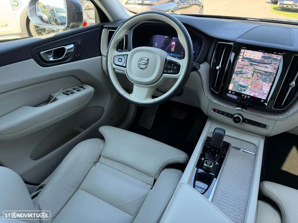 Volvo XC 60 2.0 B4 Plus Bright - 26
