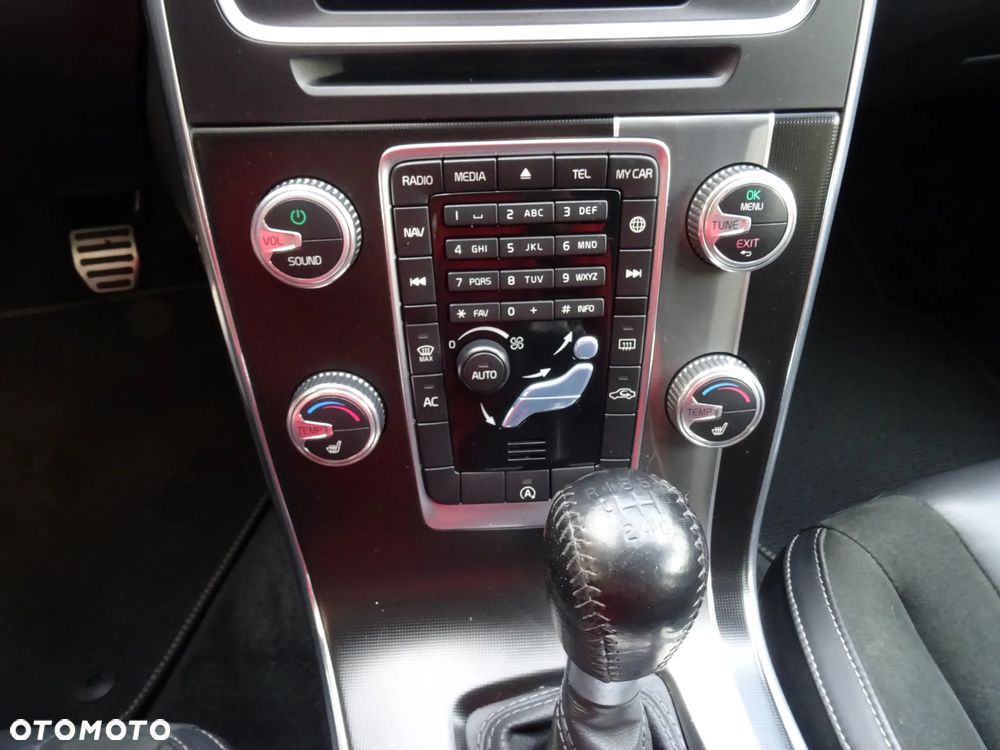 Volvo V60 D2 R-Design Momentum - 14