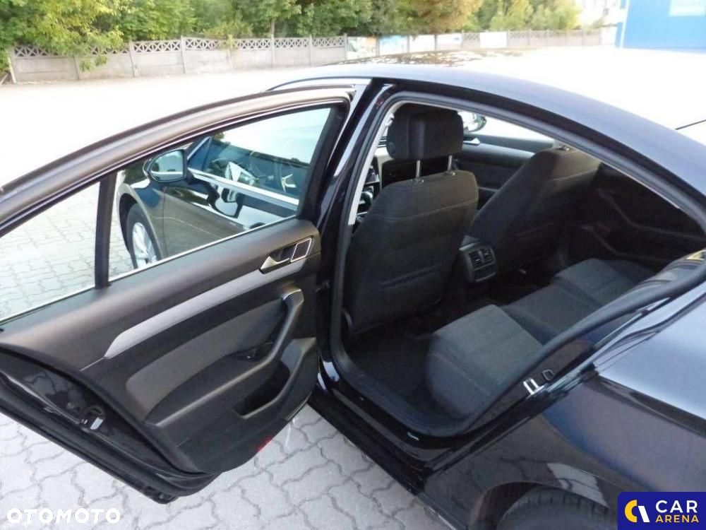 Volkswagen Passat - 32