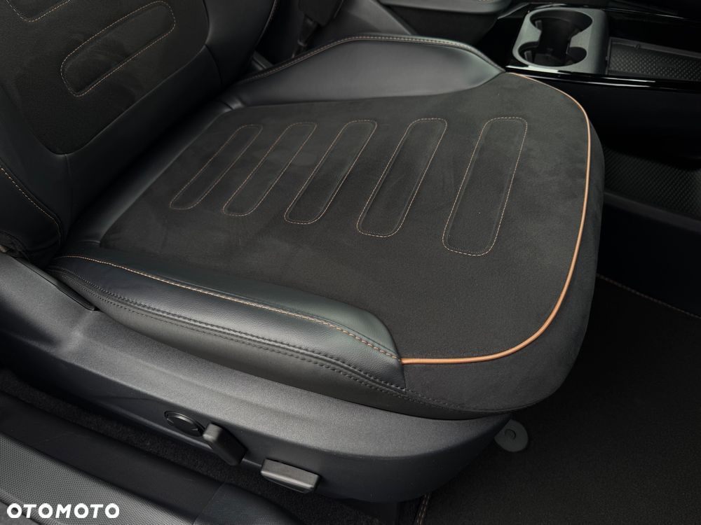 Ford Mustang Mach-E - 25