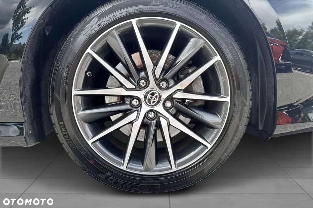Toyota Camry Luxury - 11
