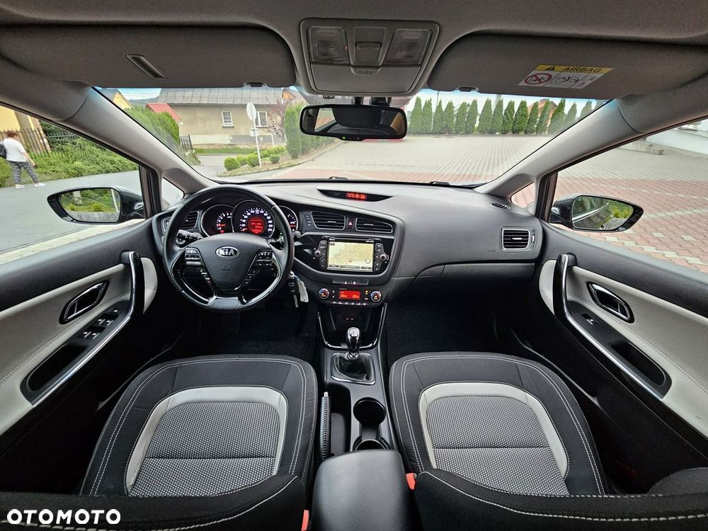 Kia Ceed 1.6 CRDi SCR L Business Line Plus - 23