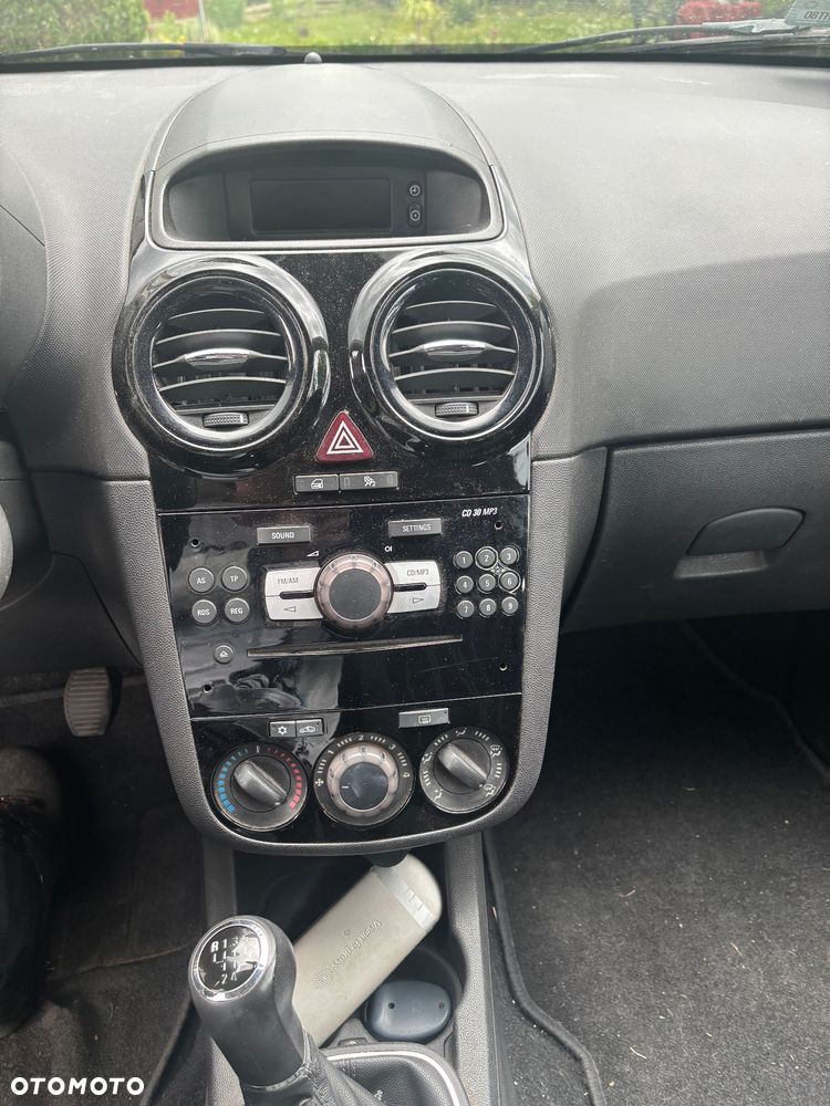 Opel Corsa 1.2 16V Cosmo - 3