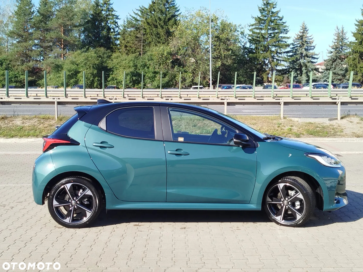 Toyota Yaris Hybrid 1.5 Executive - 4