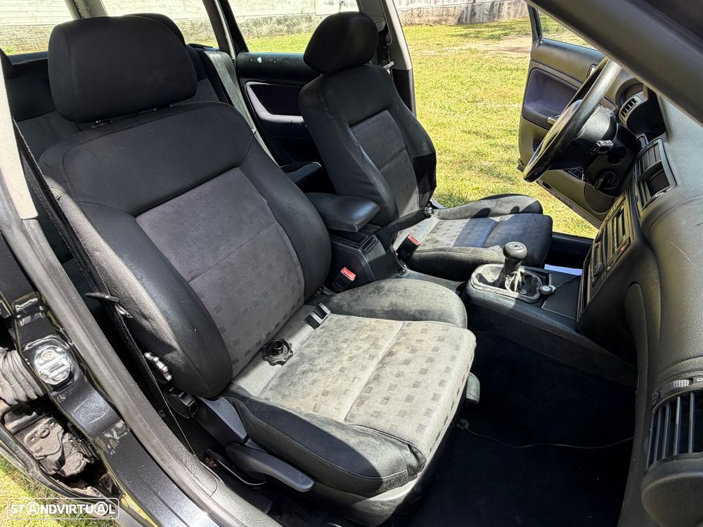 VW Passat Variant 1.9 TDi Confortline - 46