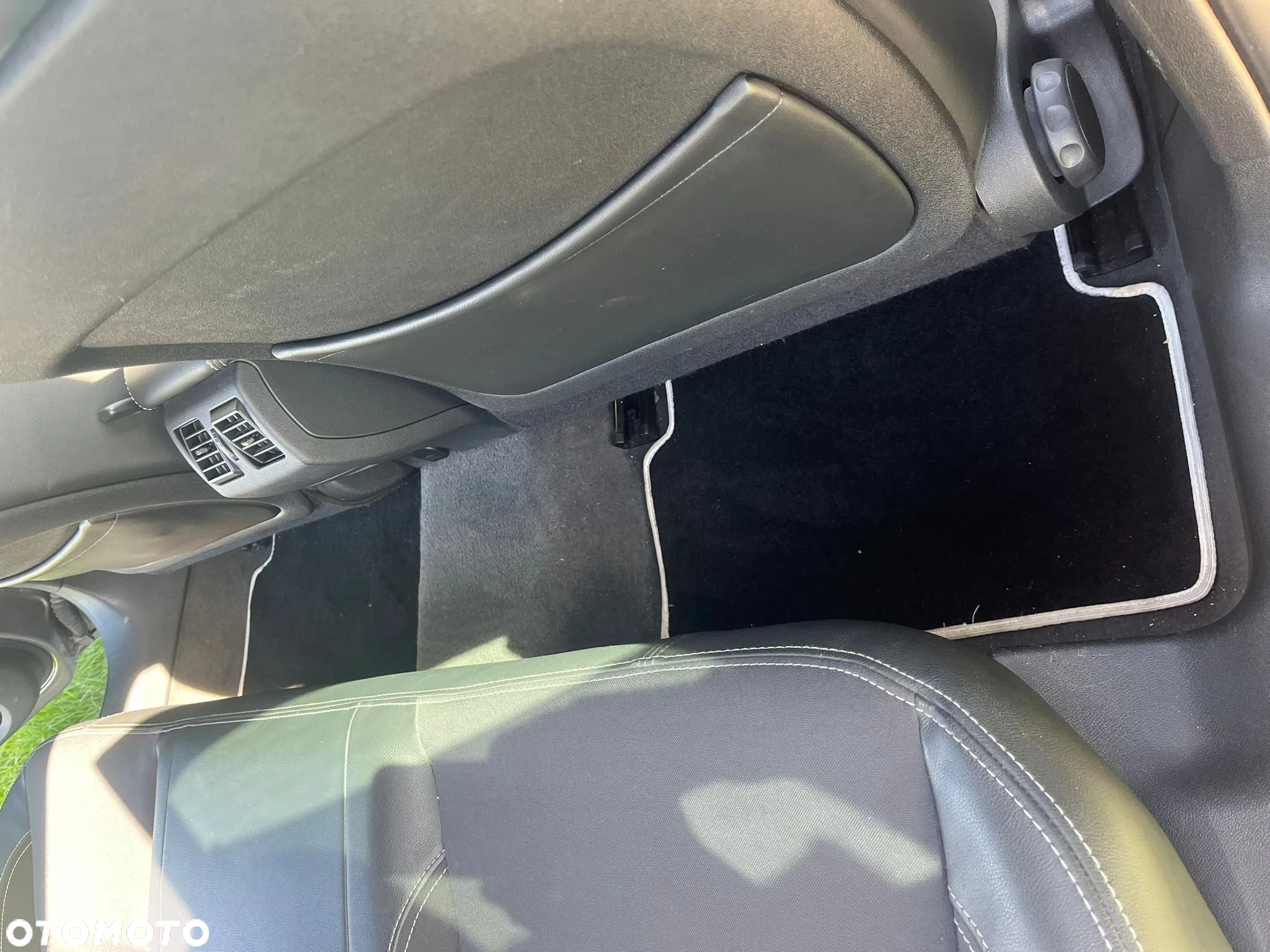 Renault Laguna Grandtour ENERGY dCi 130 FAP Start-Stop Bose Edition - 19