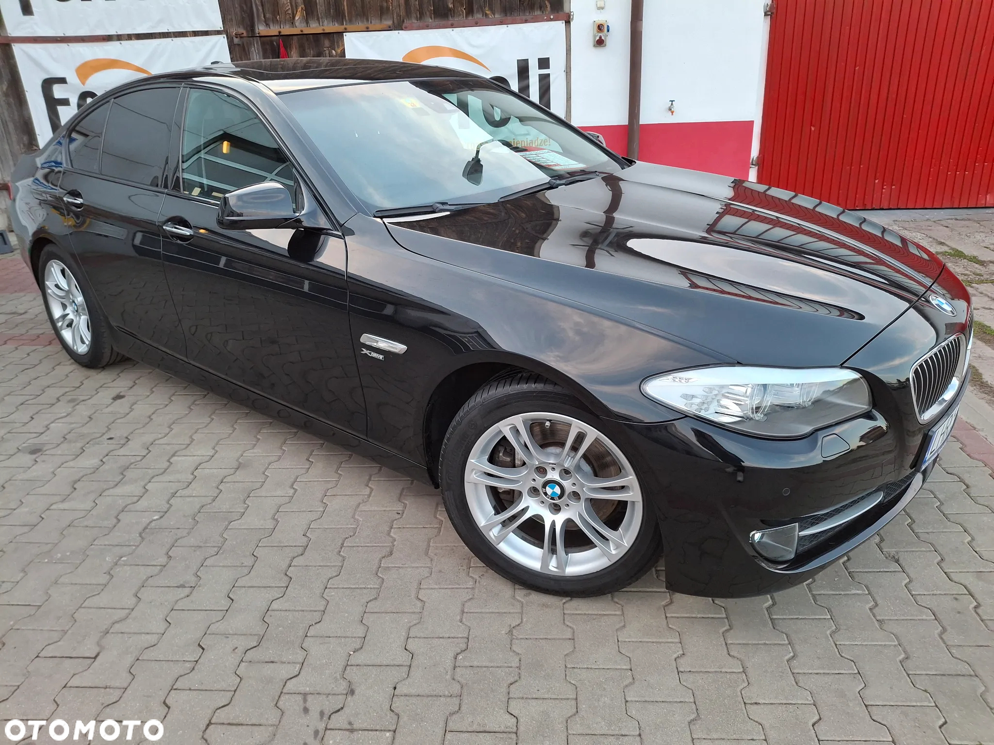 BMW Seria 5 528i xDrive Luxury Line - 3
