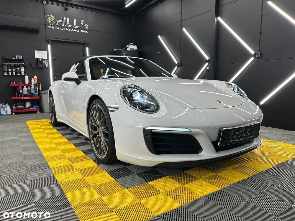 Porsche 911 Carrera 4 PDK Cabrio - 2