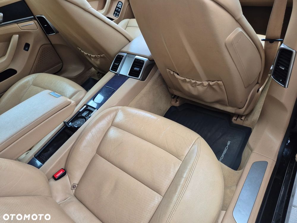 Porsche Panamera 4S - 16