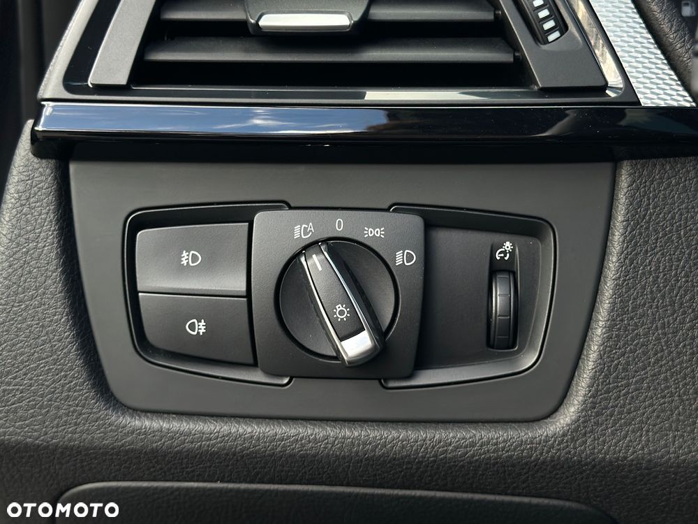 BMW Seria 3 320d Touring Sport-Aut Blue Performance Sport Line - 20