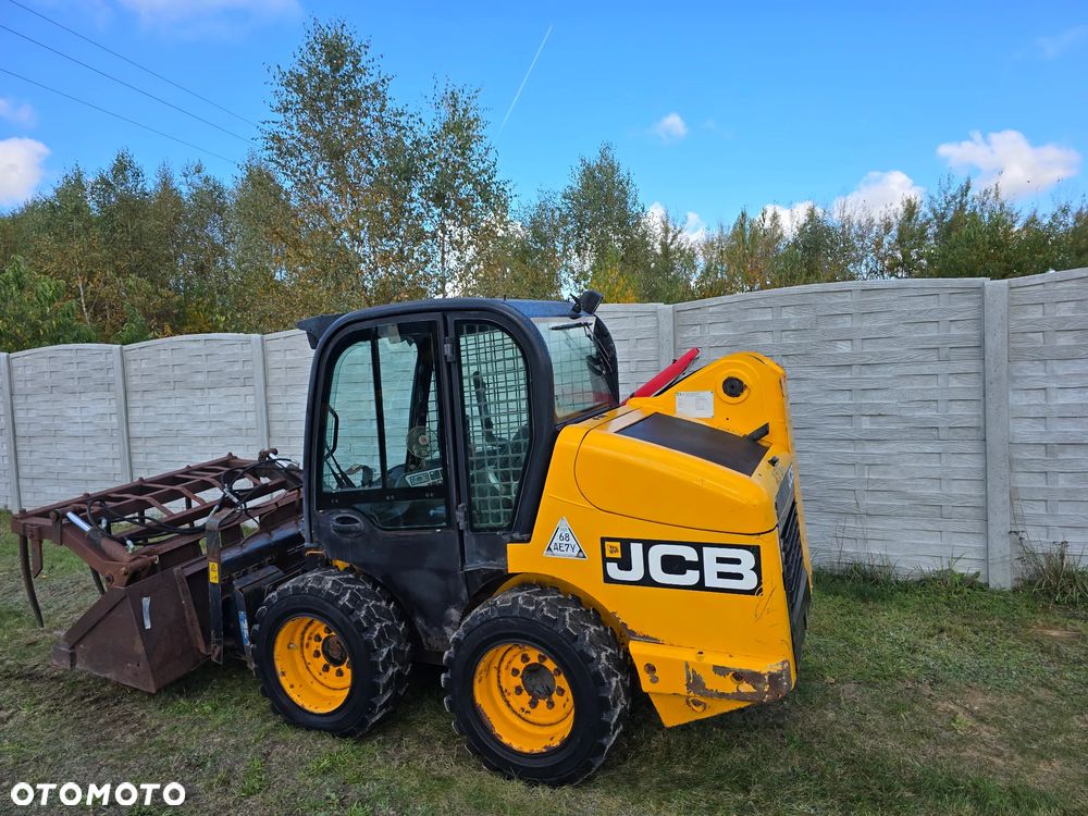 JCB - 7