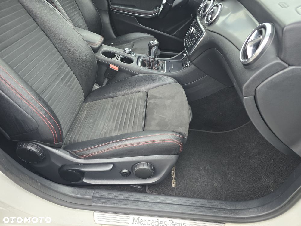 Mercedes-Benz CLA 180 AMG Line - 18